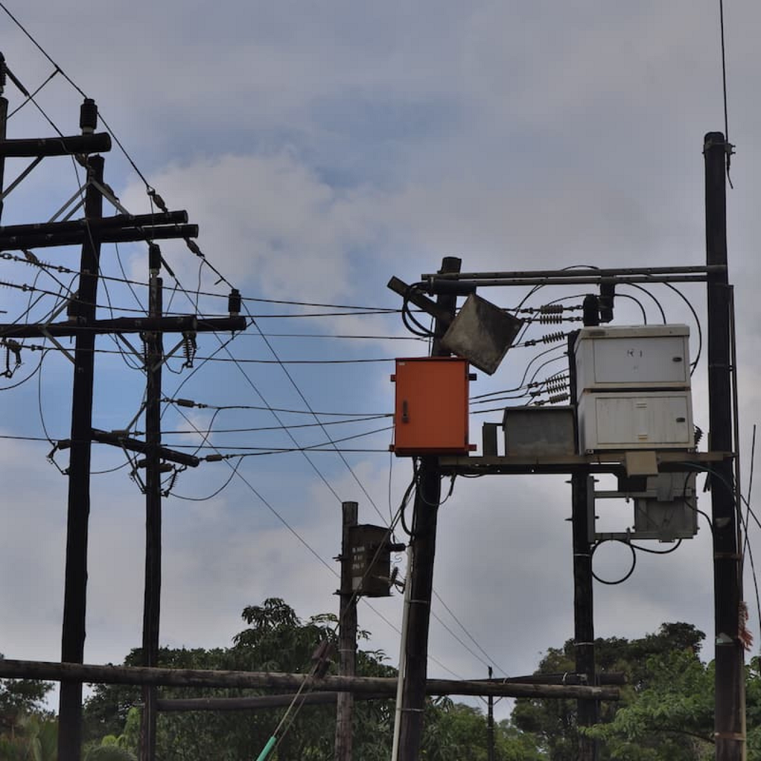 BW Modern Party Album Cover (3000 x 2295 px) (2100 x 1480 px) (2100 x 2100 px) (6)